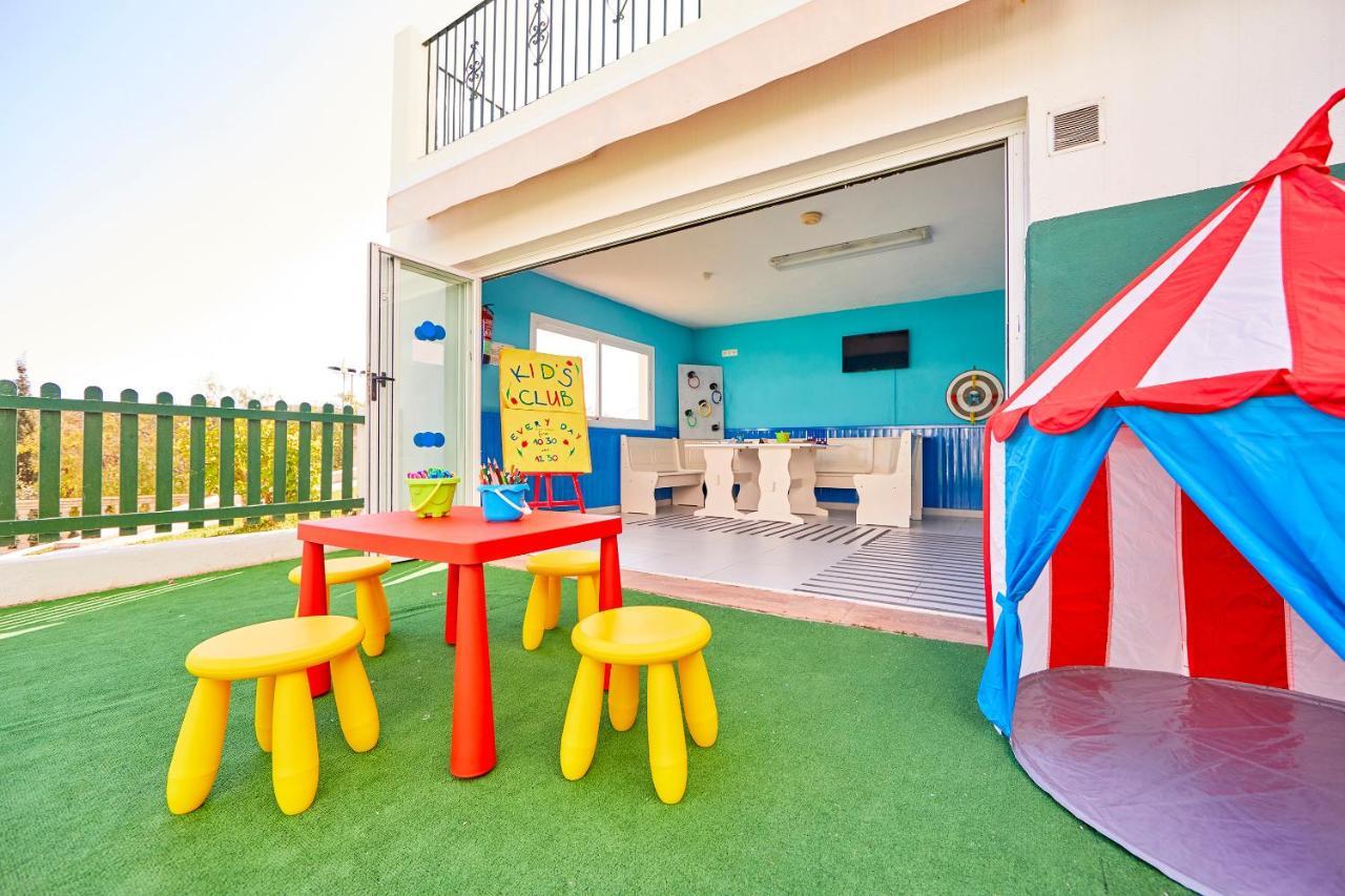 Aparthotel Holiday Center Santa Ponsa Exterior foto