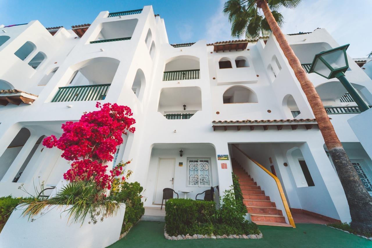 Aparthotel Holiday Center Santa Ponsa Exterior foto