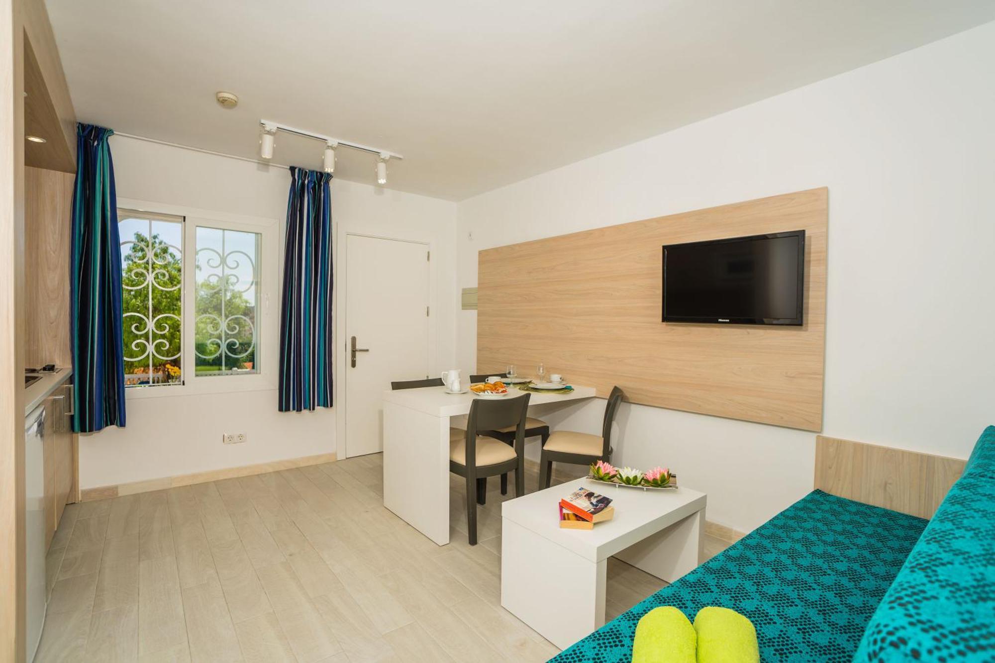 Aparthotel Holiday Center Santa Ponsa Exterior foto