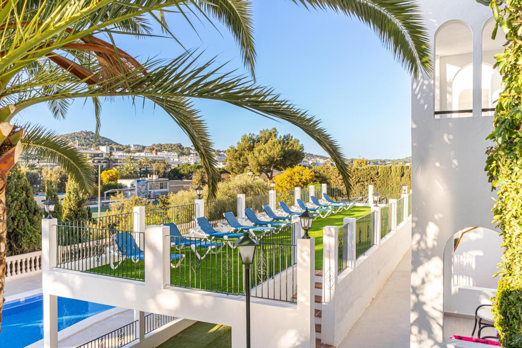 Aparthotel Holiday Center Santa Ponsa Exterior foto