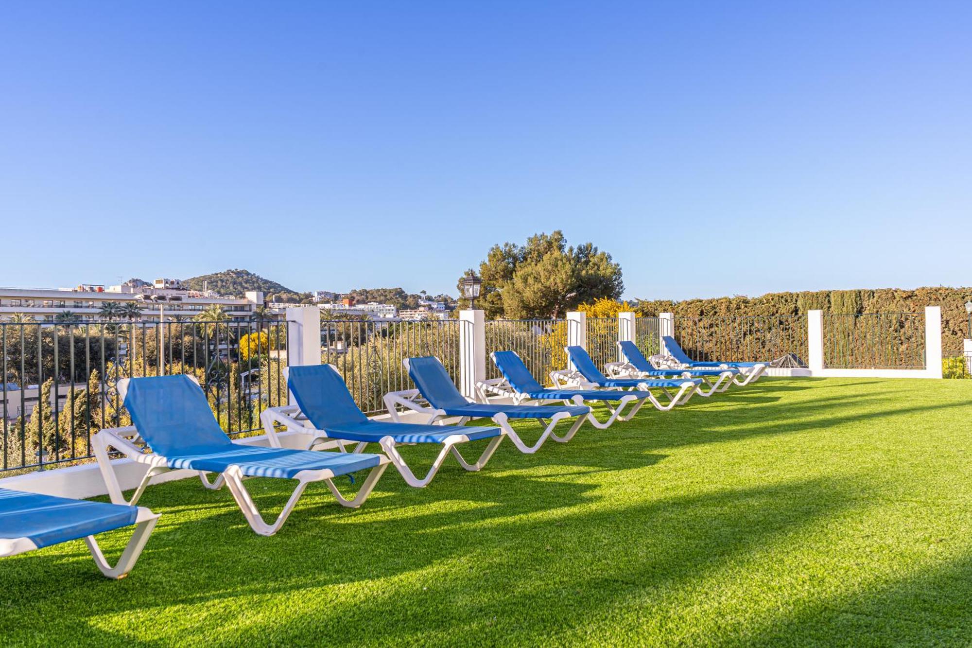 Aparthotel Holiday Center Santa Ponsa Exterior foto
