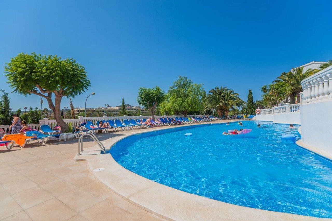 Aparthotel Holiday Center Santa Ponsa Exterior foto