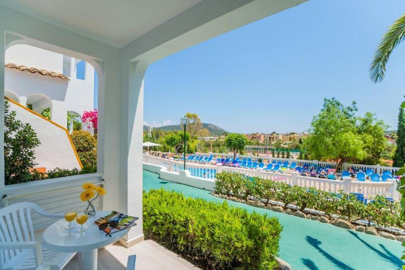 Aparthotel Holiday Center Santa Ponsa Exterior foto