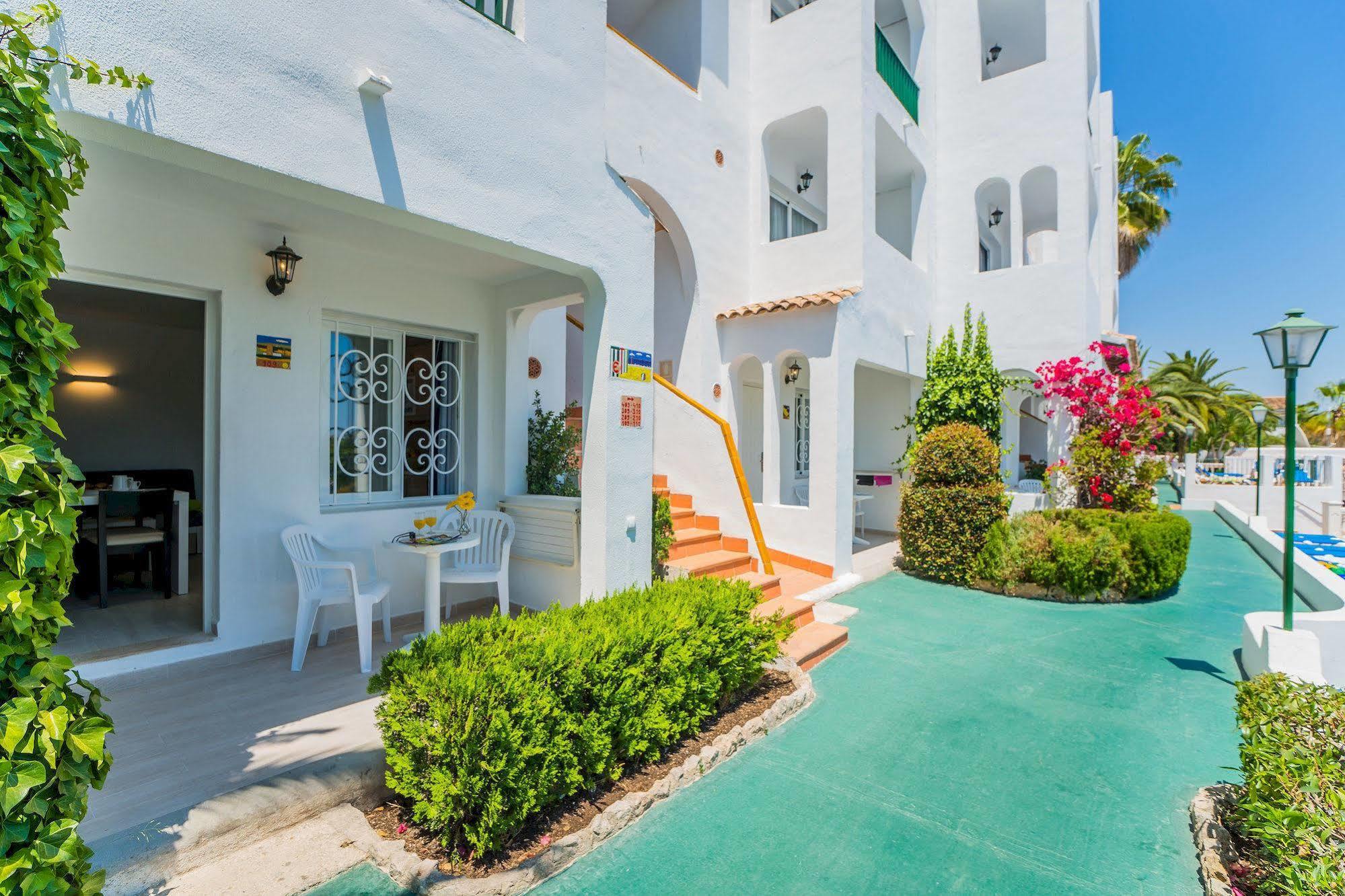 Aparthotel Holiday Center Santa Ponsa Exterior foto
