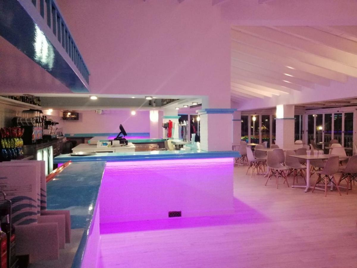 Aparthotel Holiday Center Santa Ponsa Exterior foto