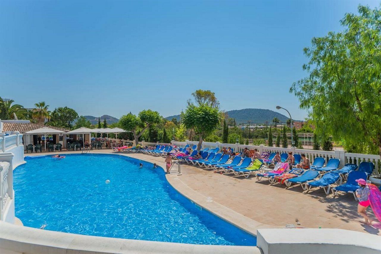 Aparthotel Holiday Center Santa Ponsa Exterior foto