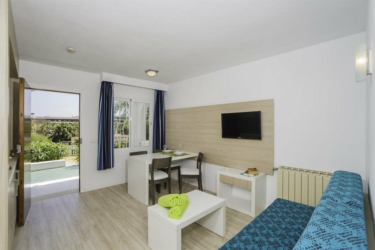 Aparthotel Holiday Center Santa Ponsa Exterior foto